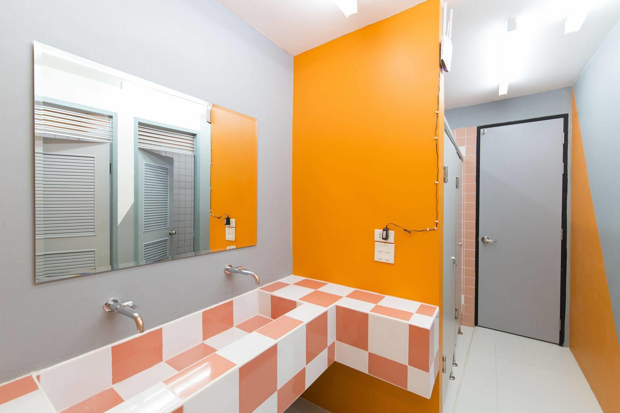 Pixellar Hostel Bangkok Eksteriør billede