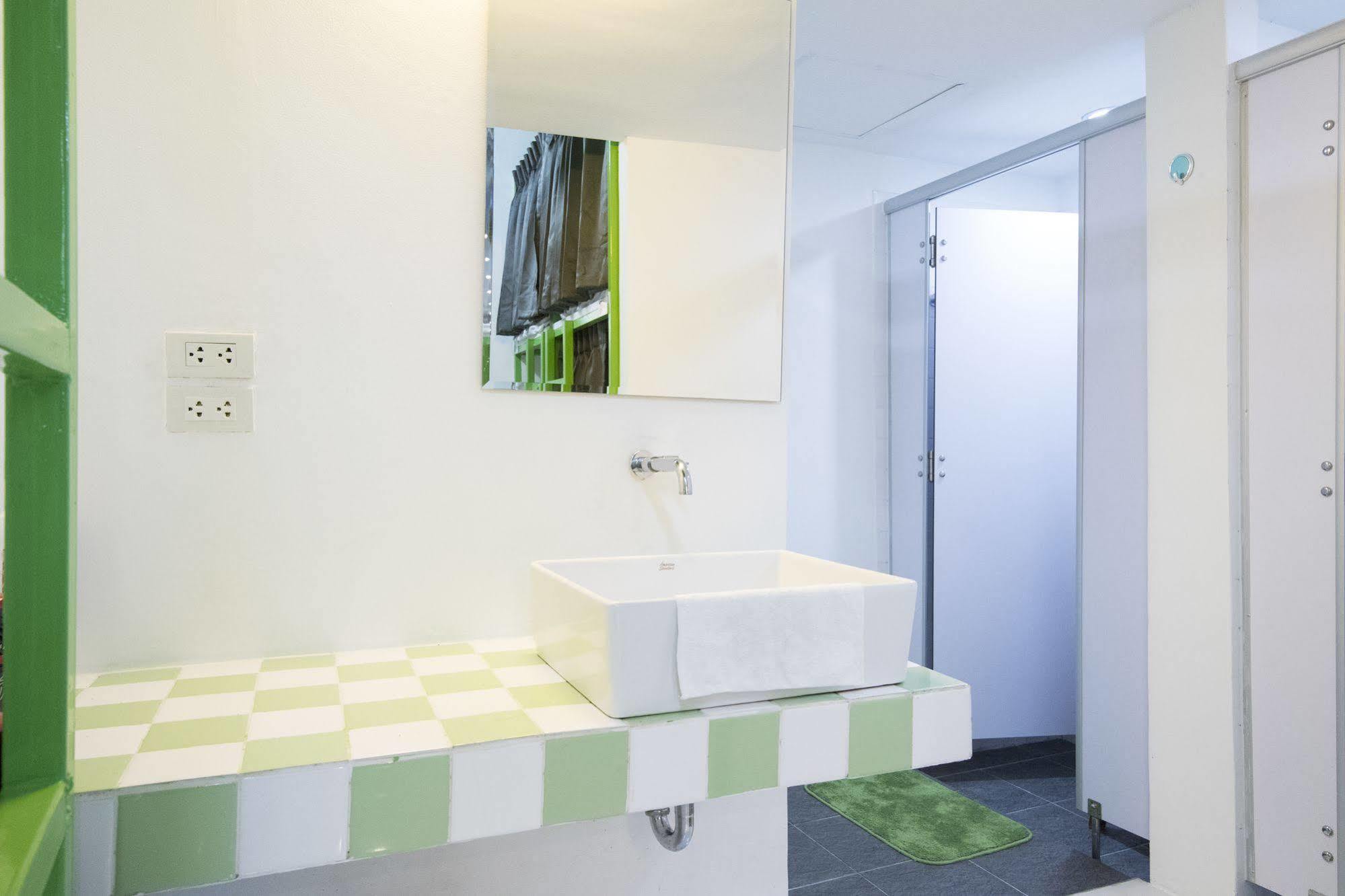 Pixellar Hostel Bangkok Eksteriør billede