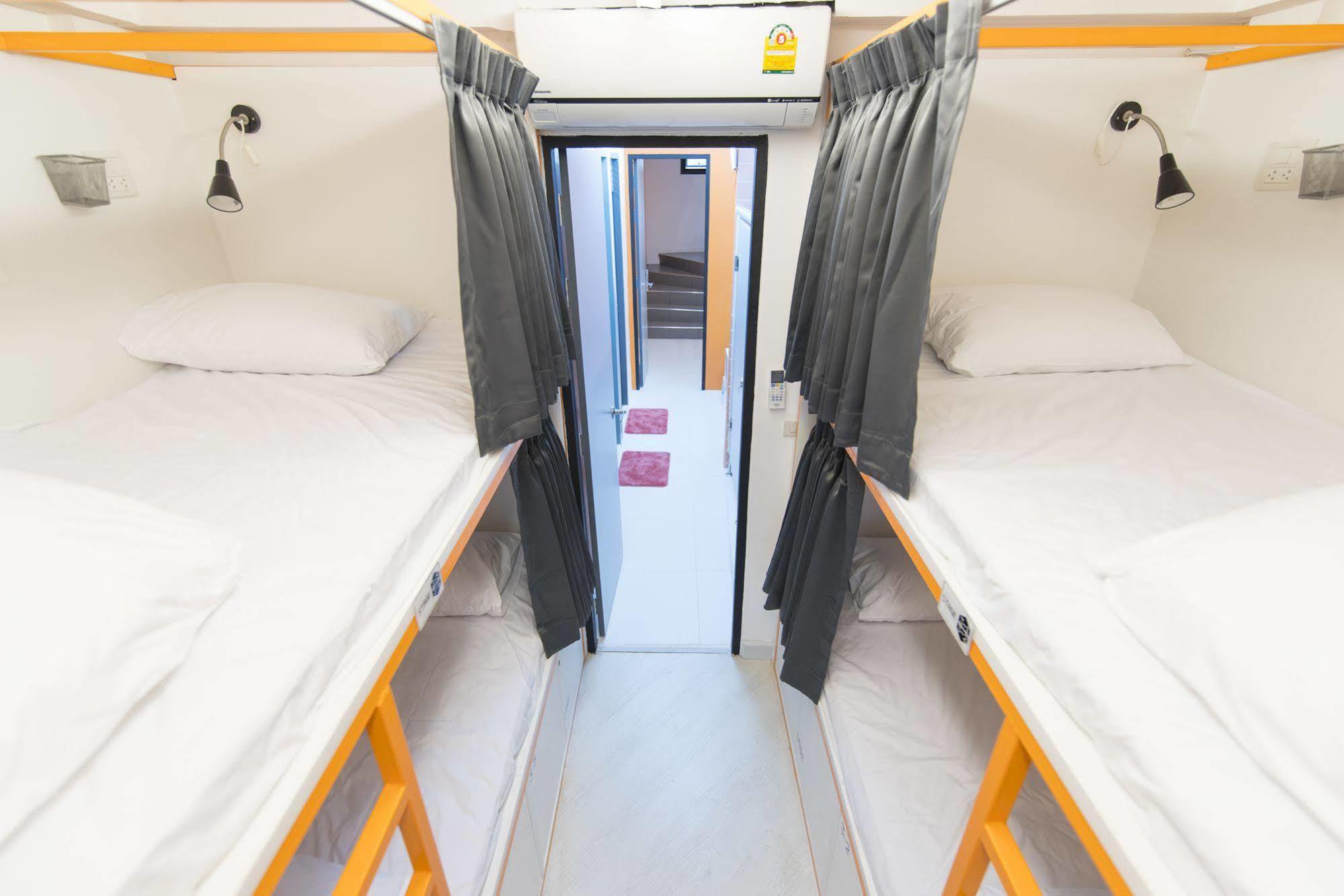 Pixellar Hostel Bangkok Eksteriør billede